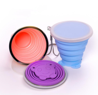 BPA Free Food Grade Składany silikonowy kubek sportowy z długą smyczą
